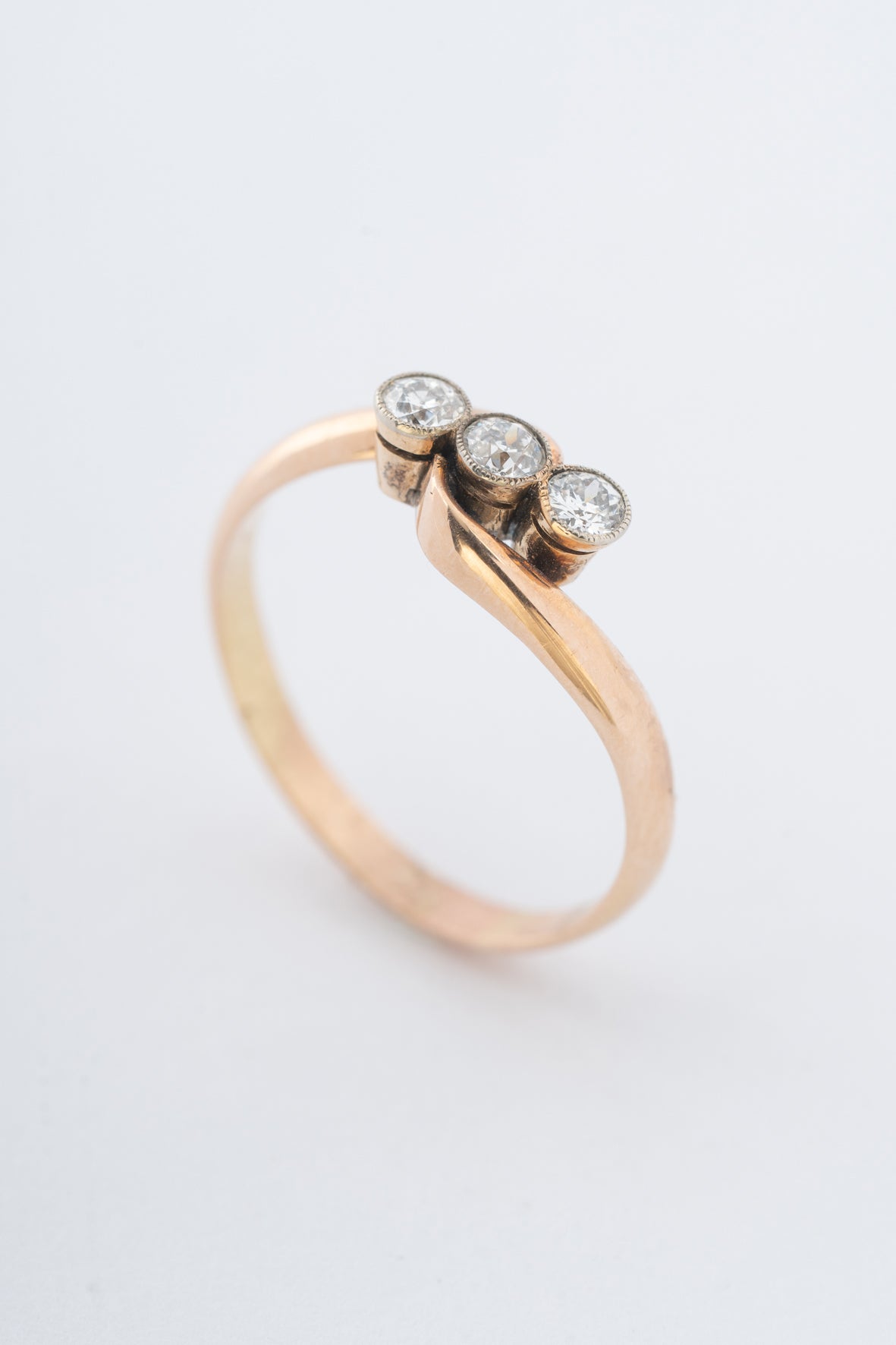 Antieke geel gouden slag ring met briljanten