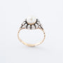 Yellow gold ring with cultured pearl and diamonds