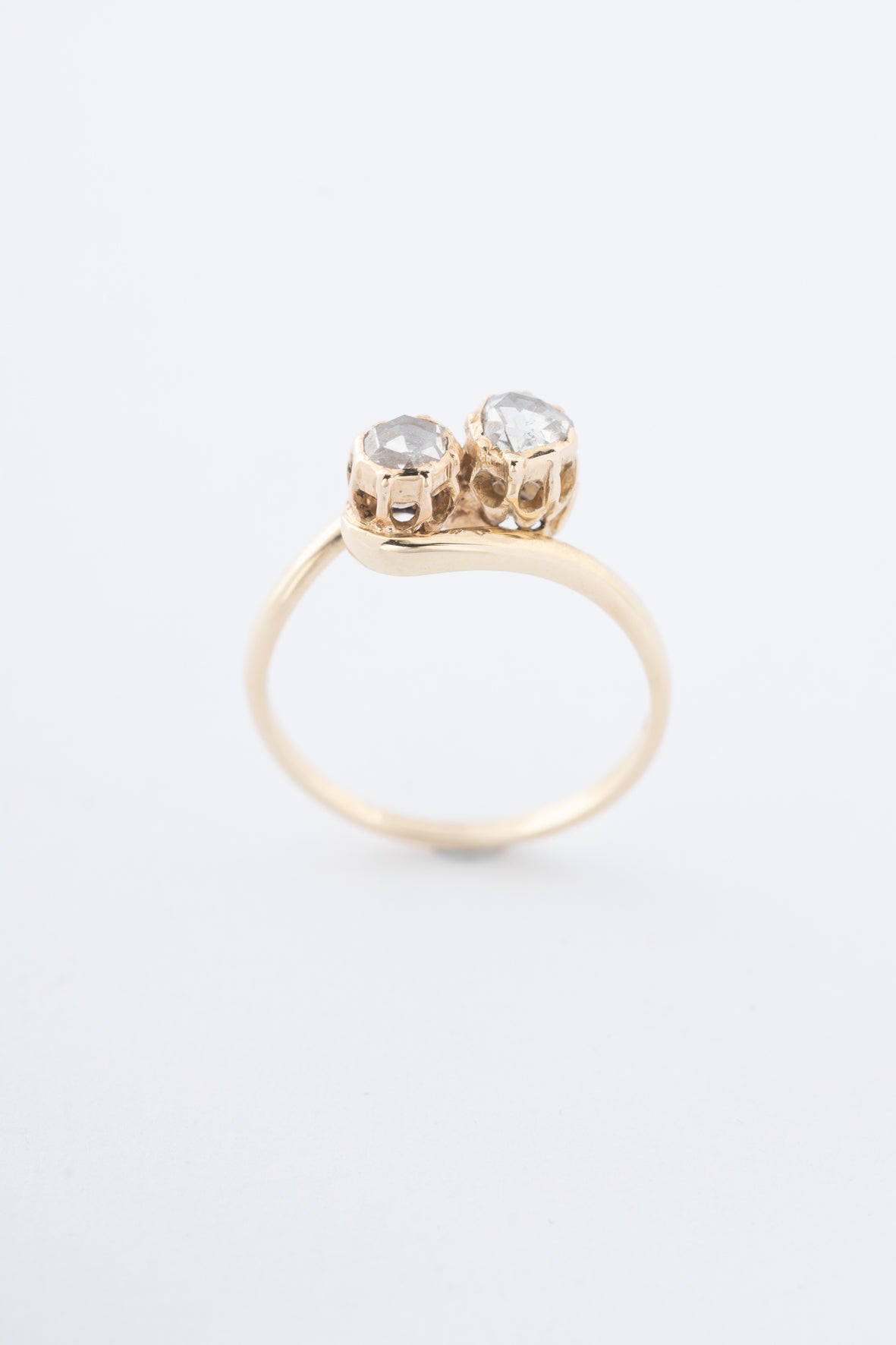 Antieke geelgouden slag ring met diamanten