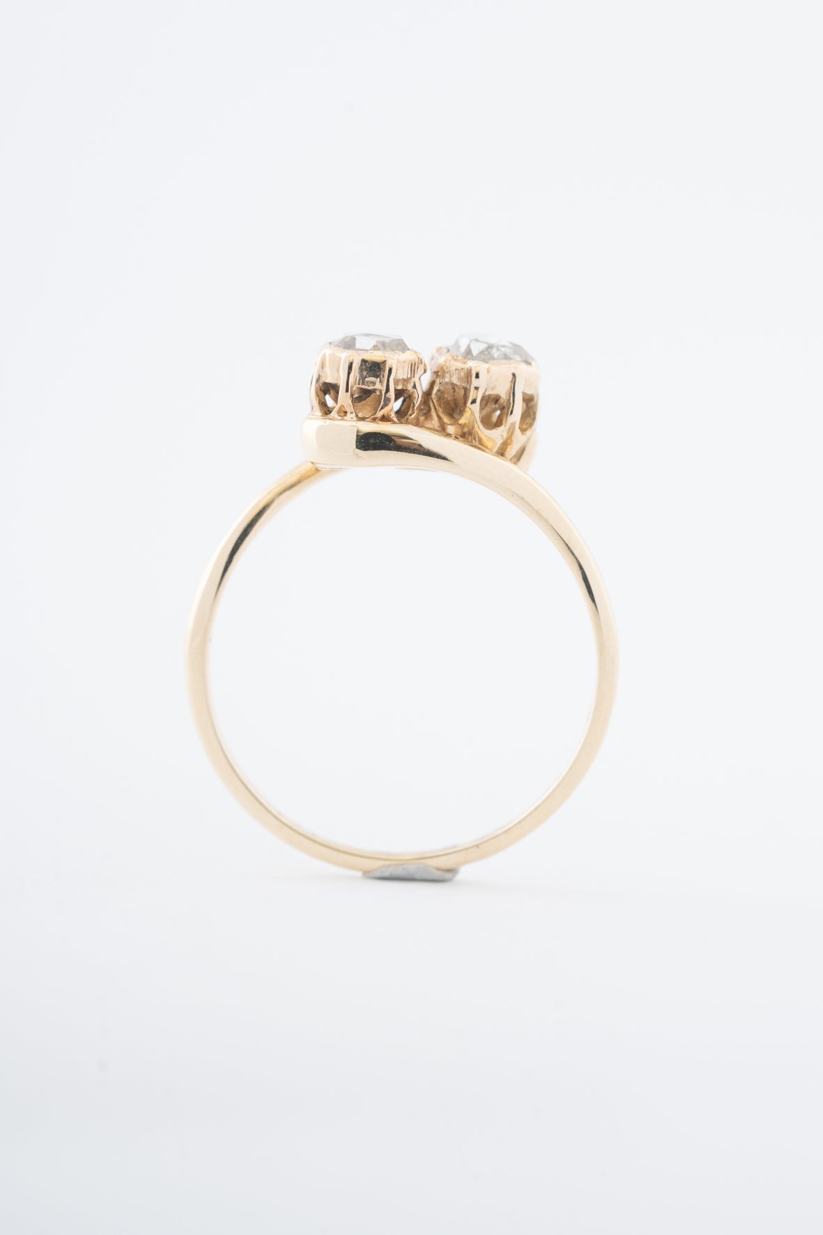 Antieke geelgouden slag ring met diamanten