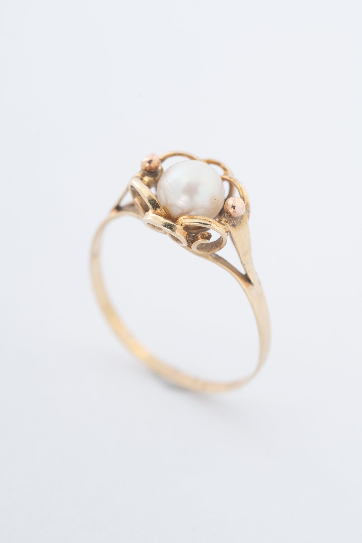 Geelgouden ring met cultivé parel