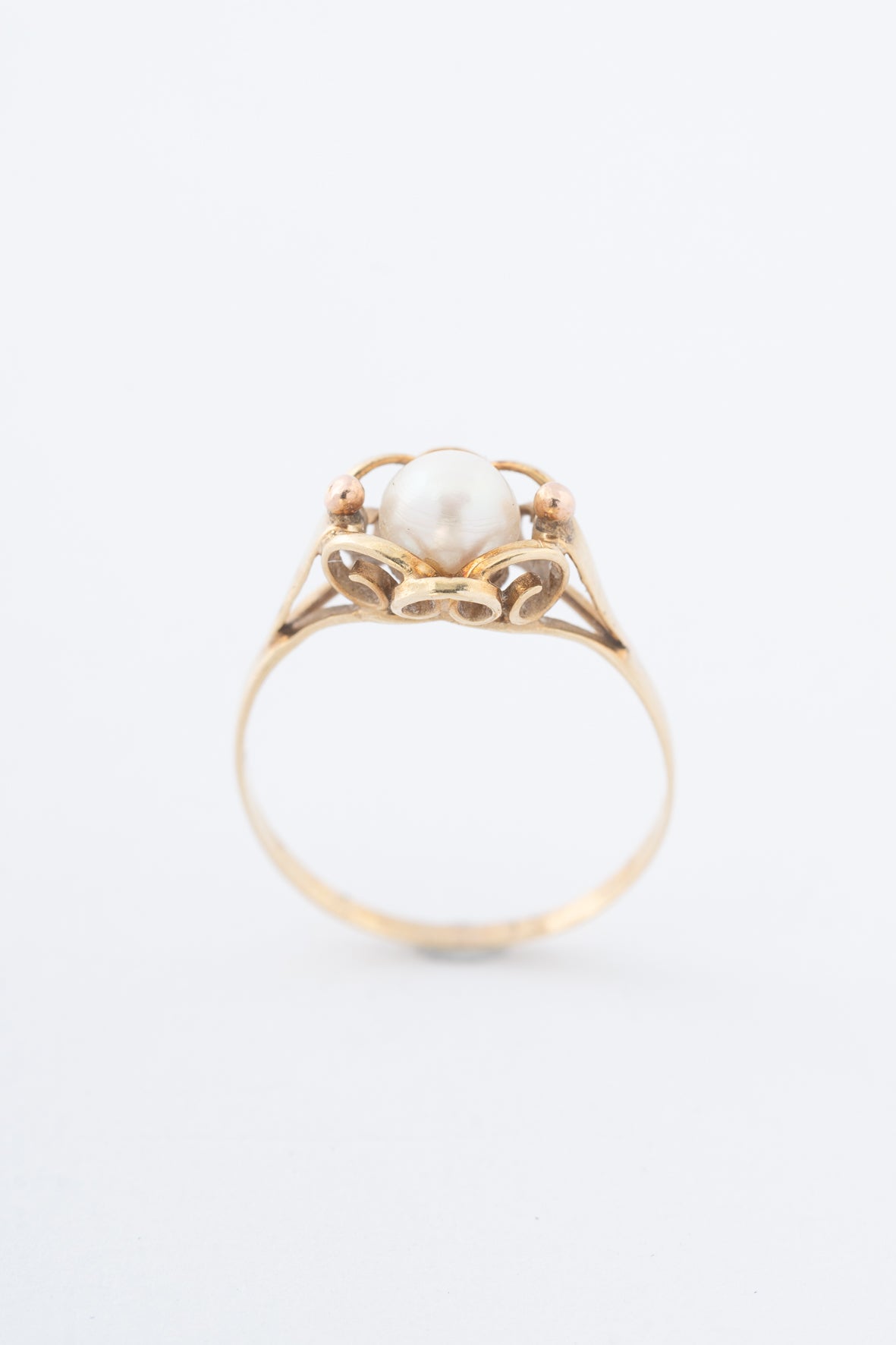 Geelgouden ring met cultivé parel