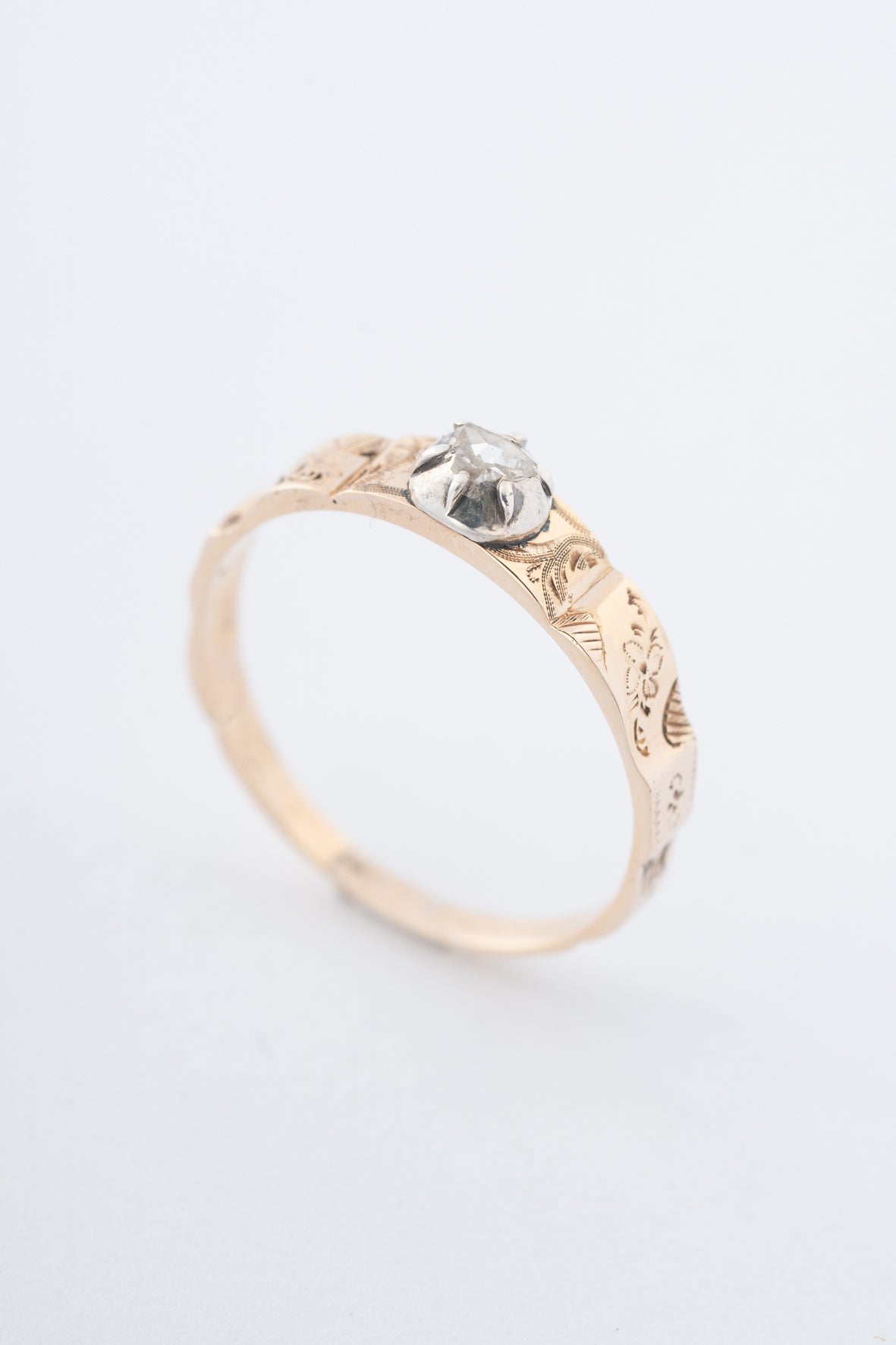 Antieke geelgouden ring met diamant