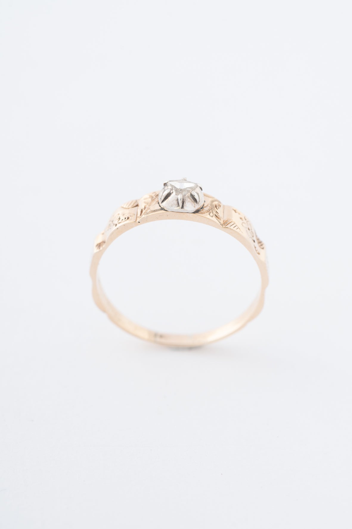 Antieke geelgouden ring met diamant