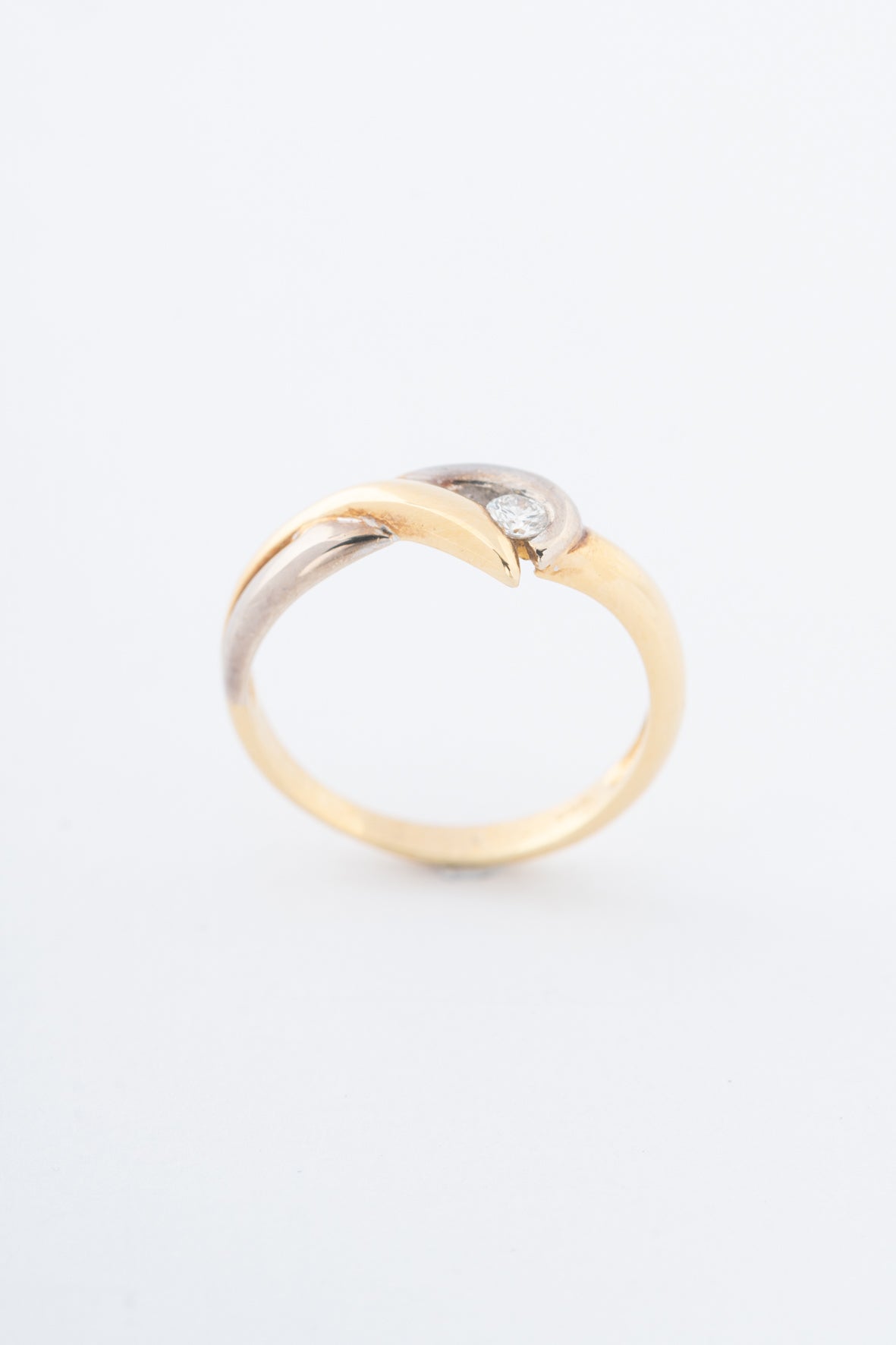 Witgouden/geelgouden ring met een briljant