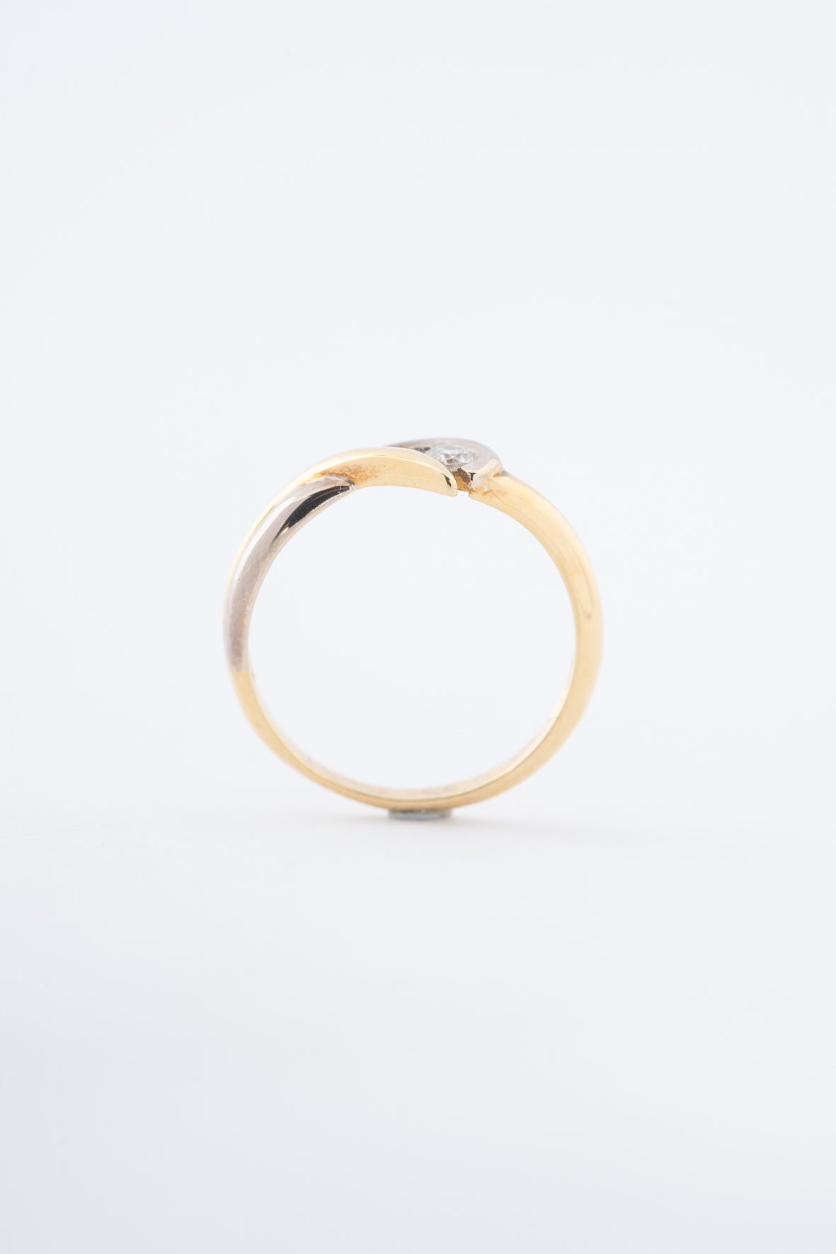 Witgouden/geelgouden ring met een briljant