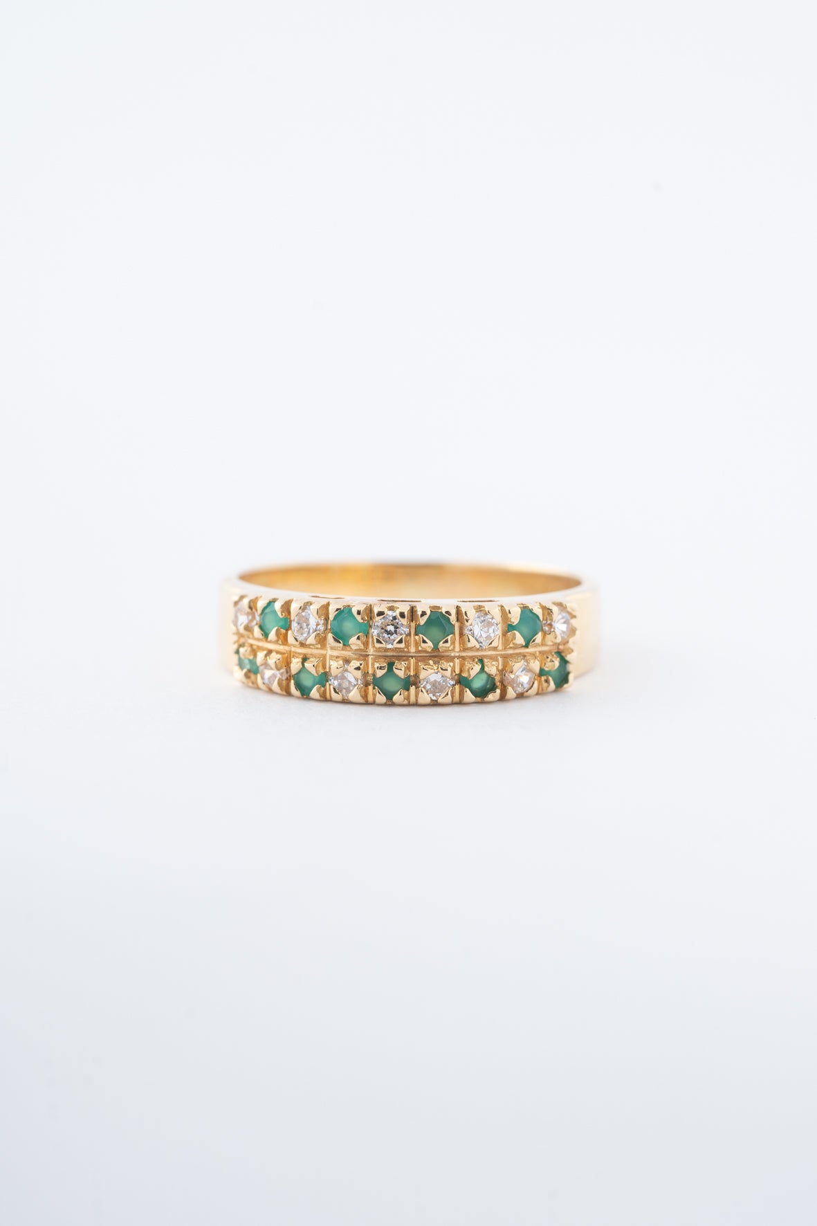 Geelgouden ring met zirkonia's en groen agaat