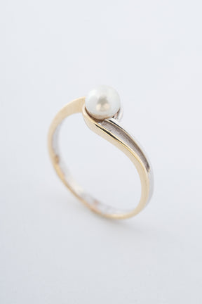 Witgouden/geelgouden ring met cultivé parel