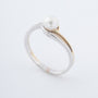 Witgouden/geelgouden ring met cultivé parel