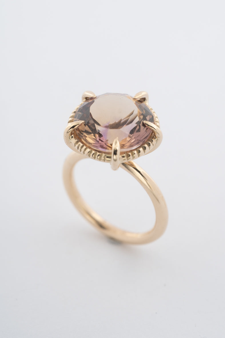 Geelgouden ring met een ametrien
