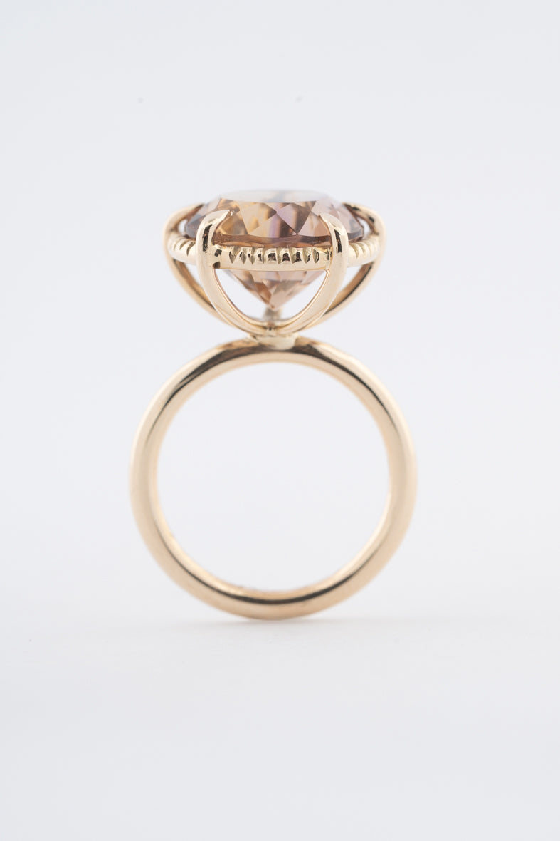 Geelgouden ring met een ametrien