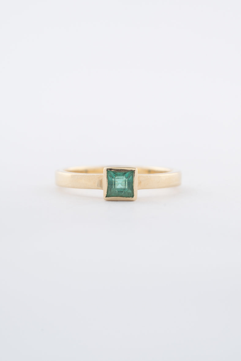 Geelgouden ring met smaragd