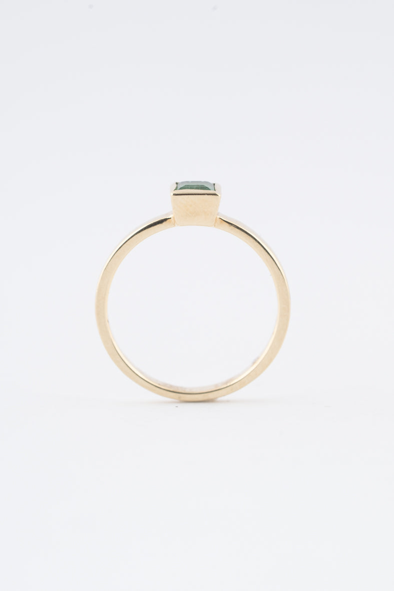 Geelgouden ring met smaragd