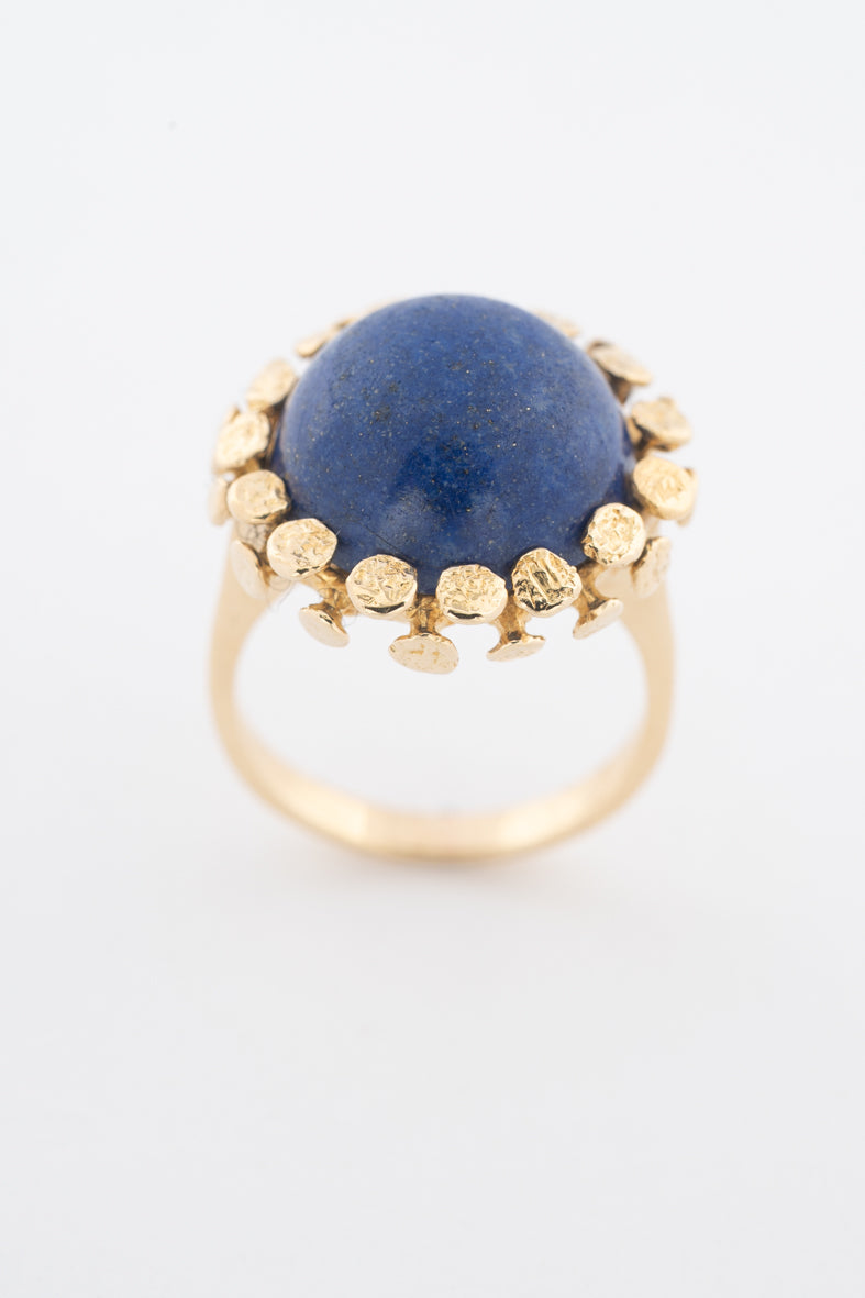 Geelgouden ring met een lapis lazuli