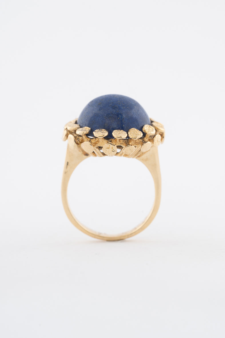 Geelgouden ring met een lapis lazuli