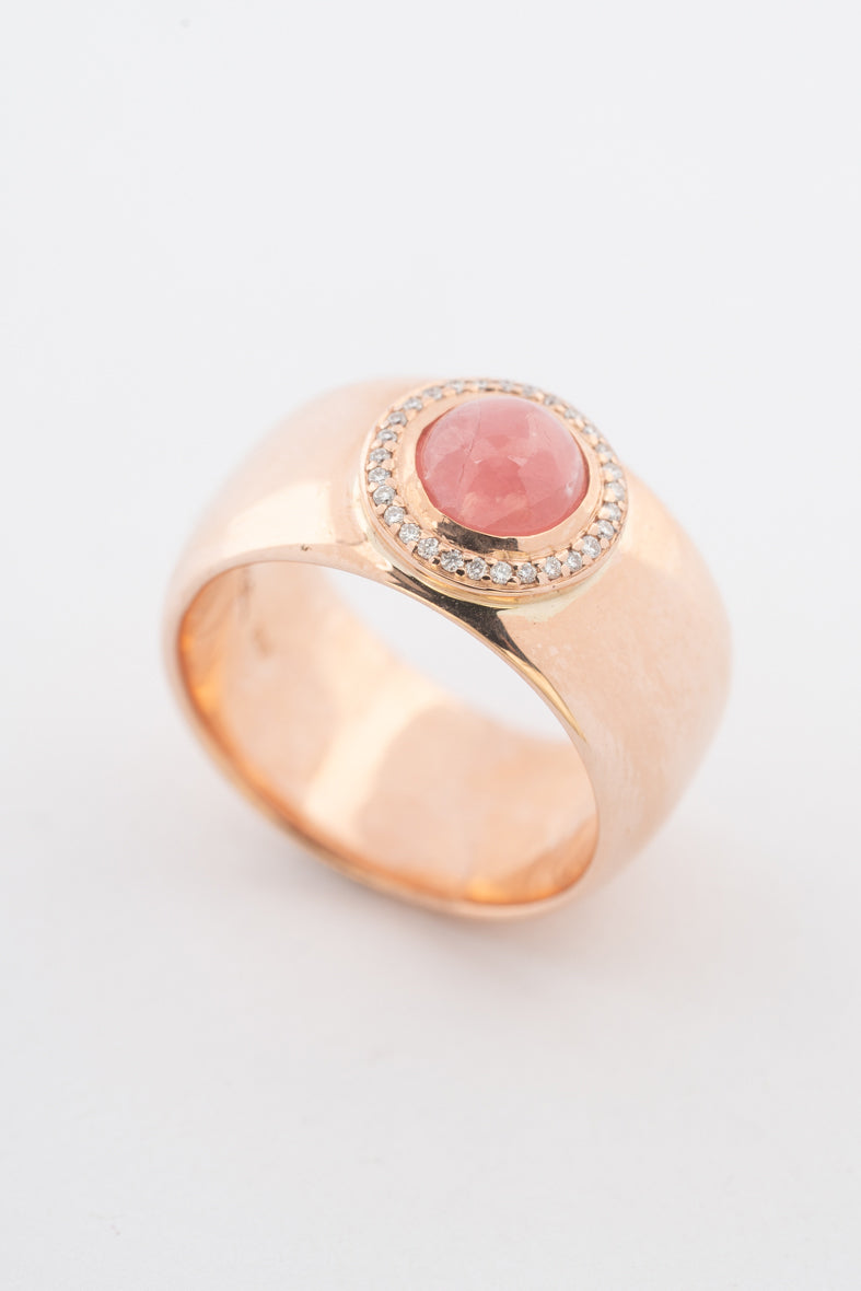 Roségouden entourage ring met rhodochrosiet en briljanten