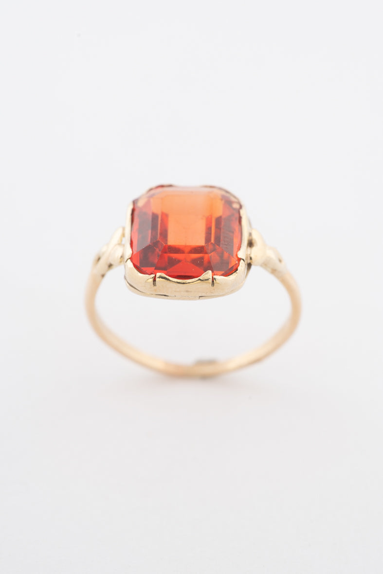 Geelgouden ring met syntretische padparaascha