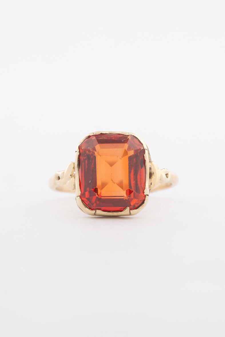 Geelgouden ring met syntretische padparaascha
