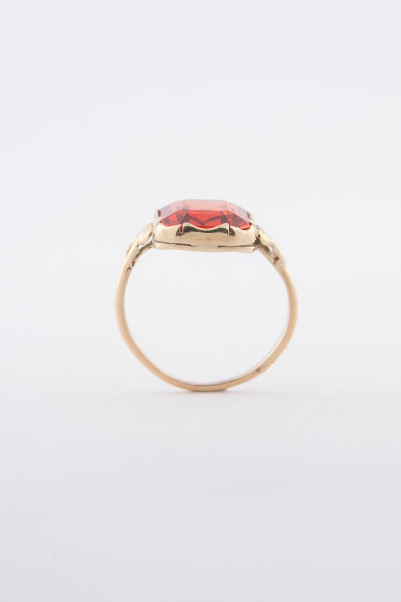 Geelgouden ring met syntretische padparaascha