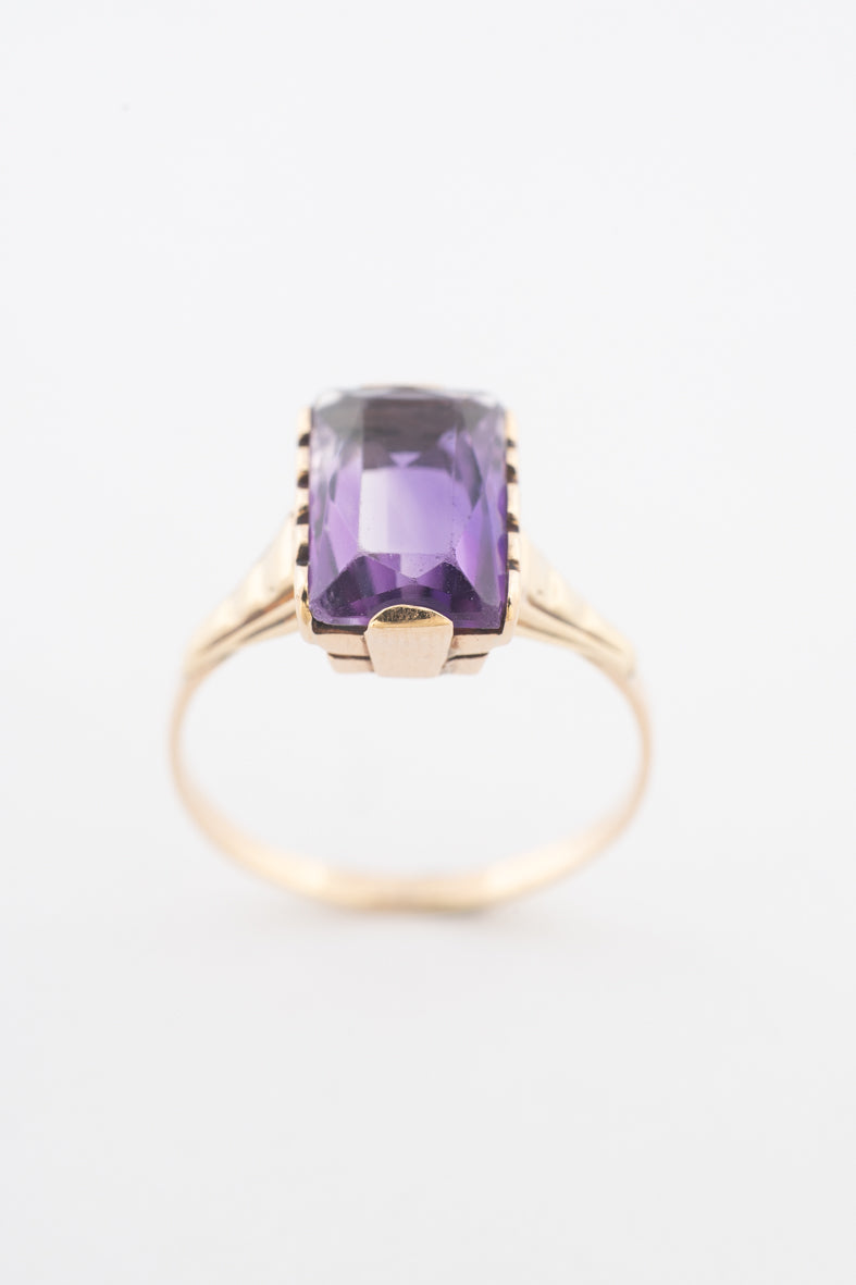 Geelgouden ring met een amethist