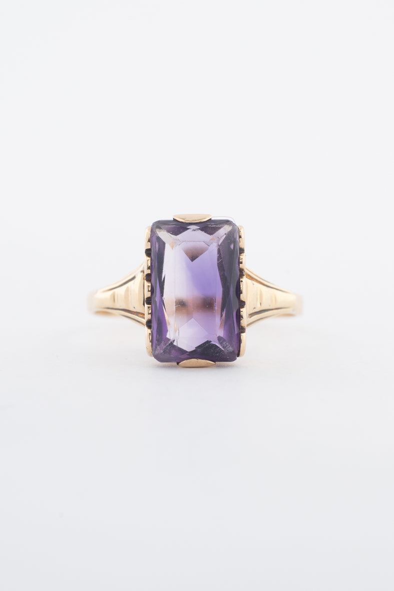 Geelgouden ring met een amethist