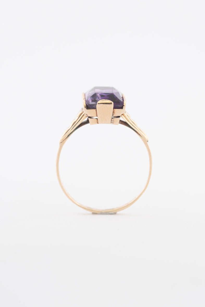 Geelgouden ring met een amethist