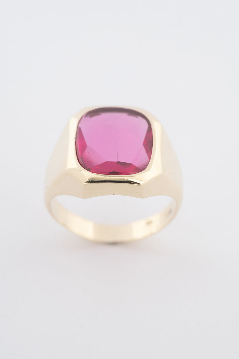 Gelgouden heren ring met synth. robijn