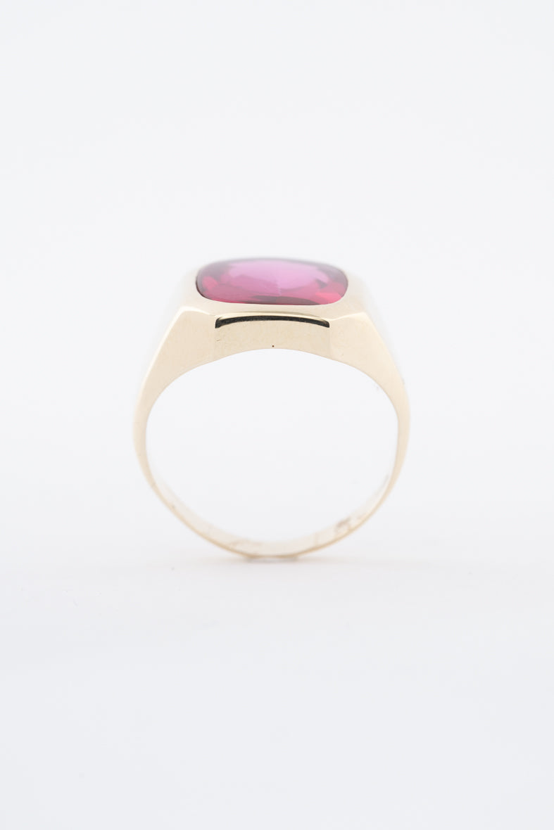 Gelgouden heren ring met synth. robijn