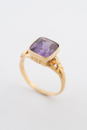 Geelgouden ring met synth. korund