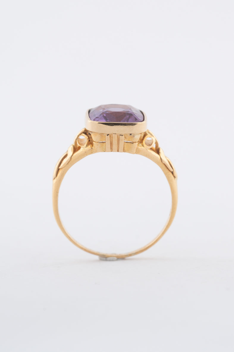 Geelgouden ring met synth. korund