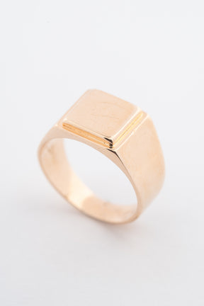 Massieve geelgouden plaatring met gravering