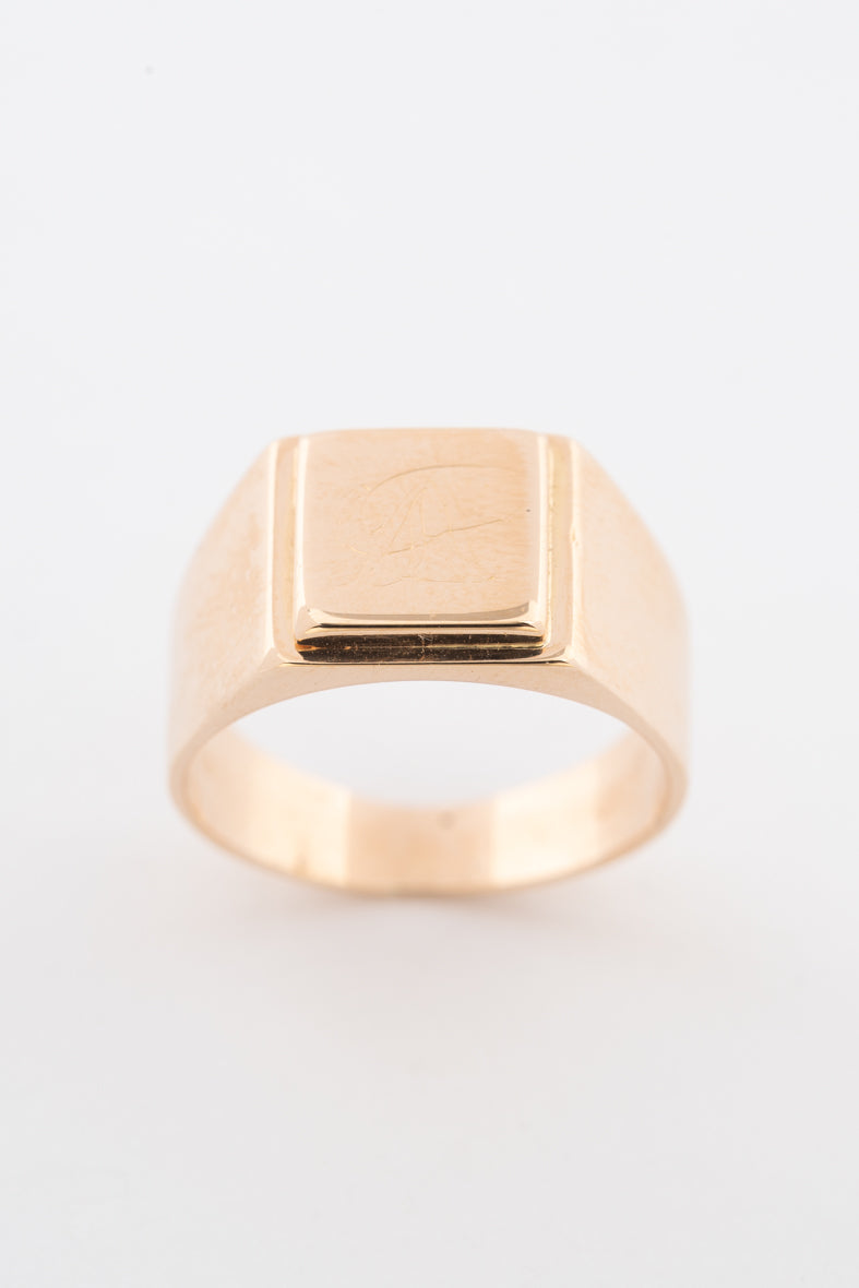 Massieve geelgouden plaatring met gravering