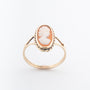 Geelgouden ring met een schelpcamee