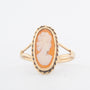 Geelgouden ring met een schelpcamee