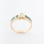 Geelgouden ring met een briljant en groen emaille