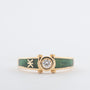 Geelgouden ring met een briljant en groen emaille