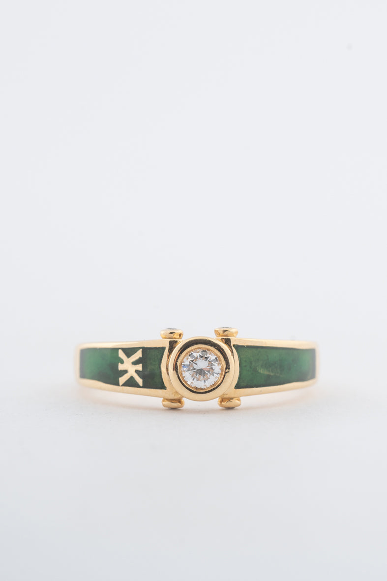Geelgouden ring met een briljant en groen emaille