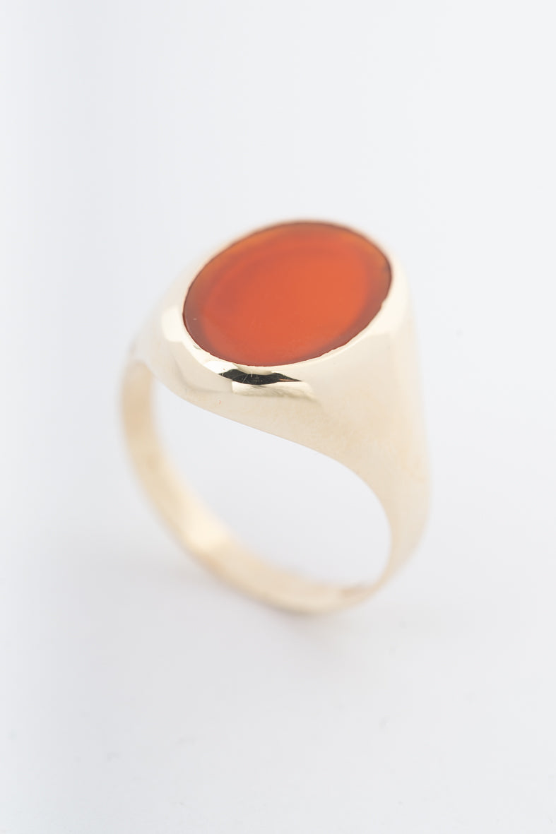 Geelgouden ring met carneool