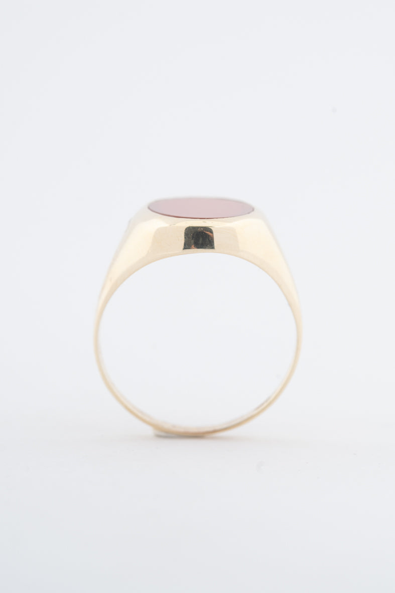 Geelgouden ring met carneool