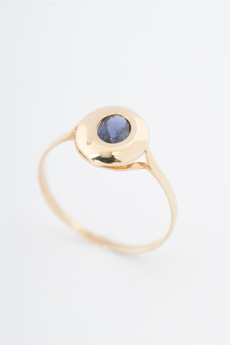 Geelgouden ring met een tanzaniet
