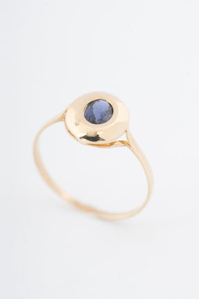 Geelgouden ring met een tanzaniet