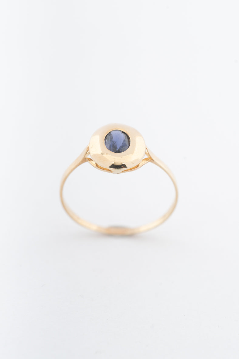 Geelgouden ring met een tanzaniet