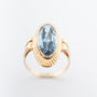Geelgouden ring met een synth. spinel