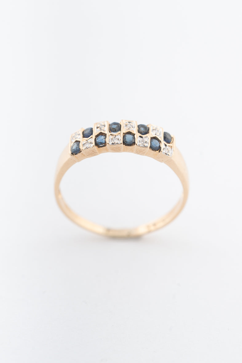 Geelgouden bandring met saffieren en diamanten