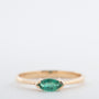 Geelgouden ring met een markies geslepen smaragd
