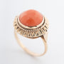 Geelgouden ring met een bloedkoraal