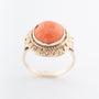 Geelgouden ring met een bloedkoraal