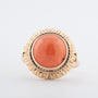 Geelgouden ring met een bloedkoraal