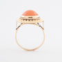 Geelgouden ring met een bloedkoraal