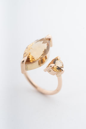 Geelgouden ring met citrienen
